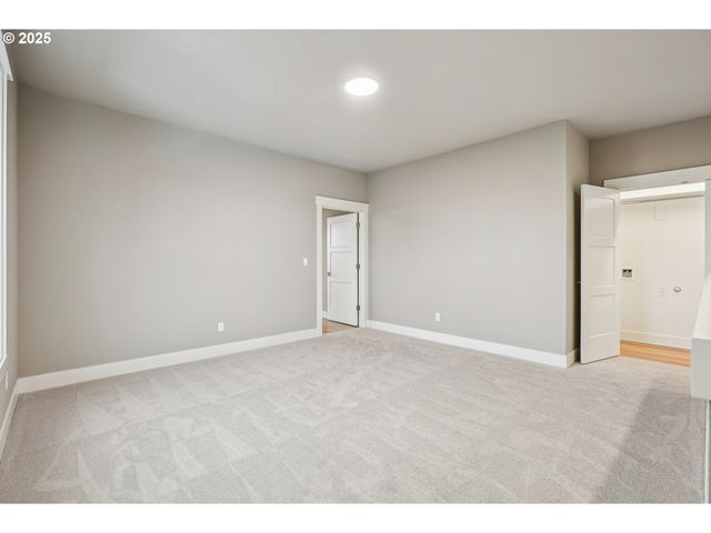 8774 Sw 176TH Ave, Beaverton, OR 97007