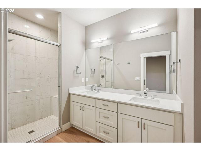 8774 Sw 176TH Ave, Beaverton, OR 97007