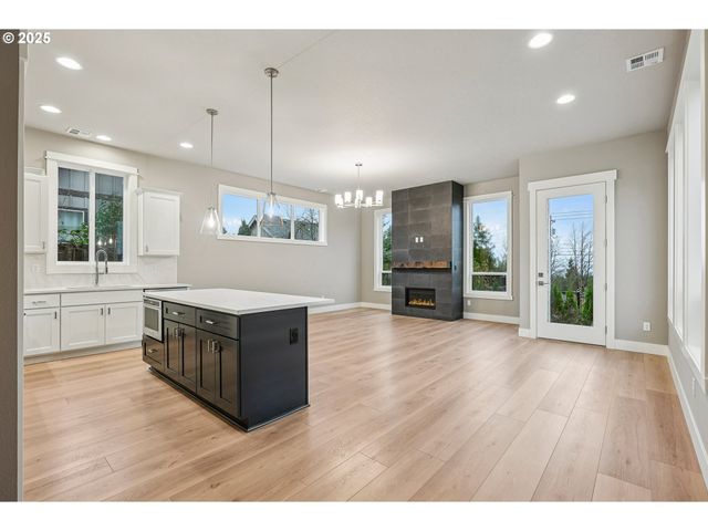 8774 Sw 176TH Ave, Beaverton, OR 97007