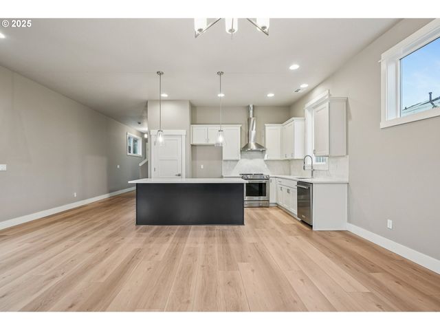 8774 Sw 176TH Ave, Beaverton, OR 97007