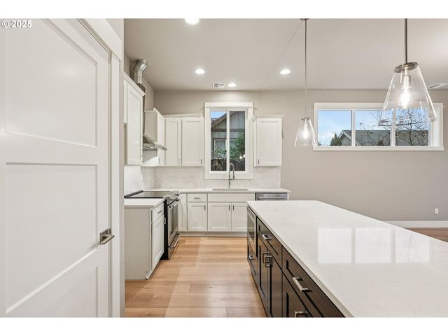 8774 Sw 176TH Ave, Beaverton, OR 97007