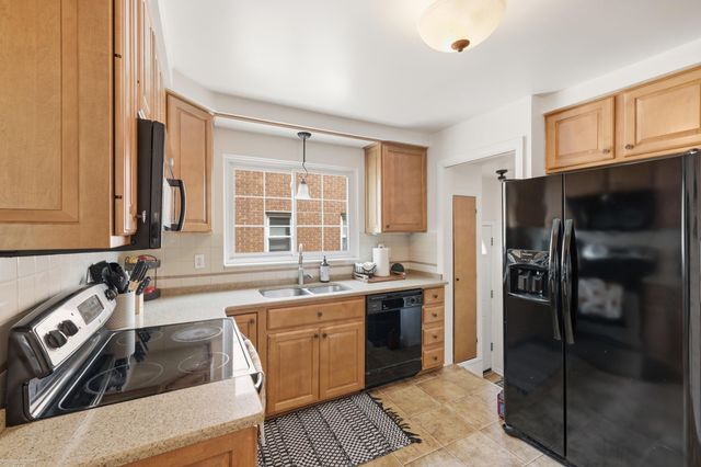21144 Fleetwood Drive, Harper Woods, MI 48225