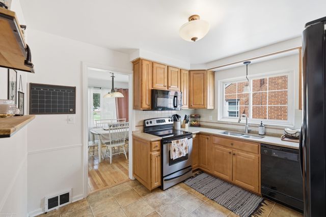 21144 Fleetwood Drive, Harper Woods, MI 48225