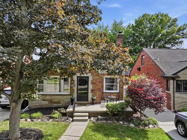 21144 Fleetwood Drive, Harper Woods, MI 48225