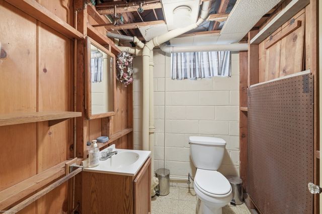 21144 Fleetwood Drive, Harper Woods, MI 48225