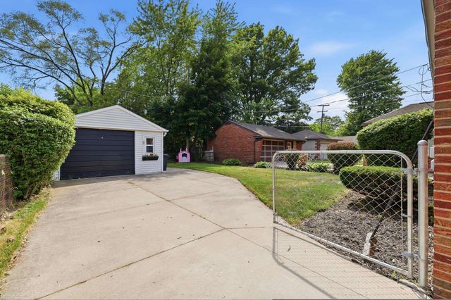 21144 Fleetwood Drive, Harper Woods, MI 48225