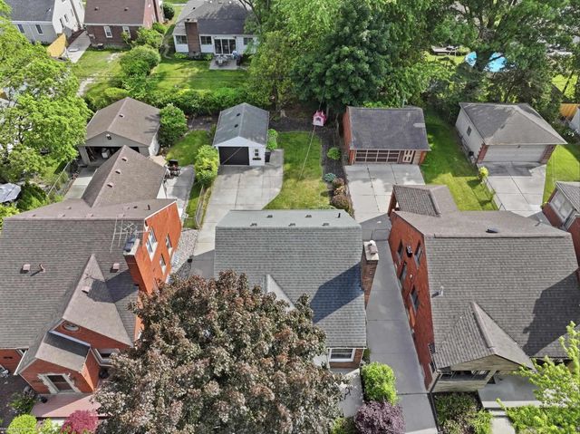 21144 Fleetwood Drive, Harper Woods, MI 48225