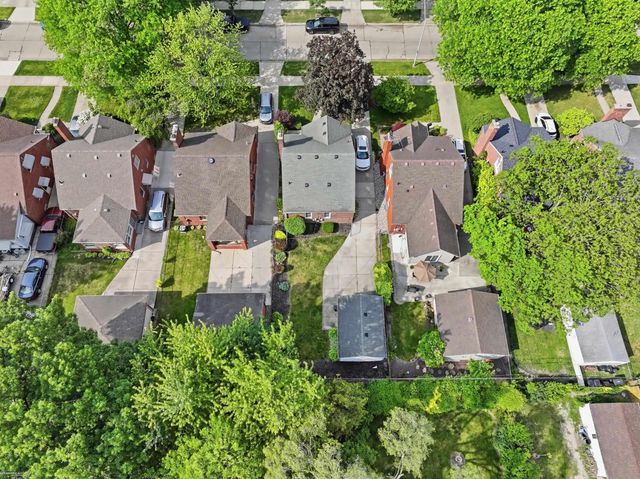 21144 Fleetwood Drive, Harper Woods, MI 48225
