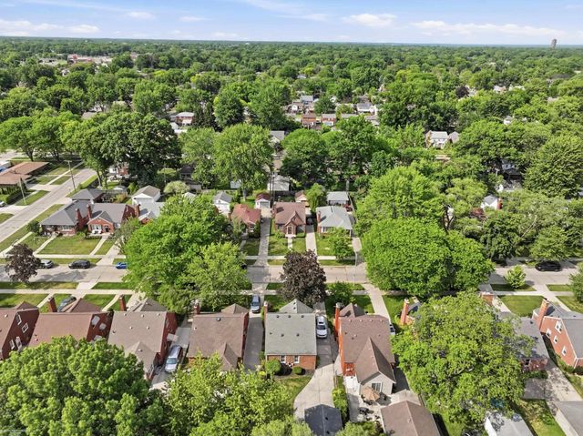 21144 Fleetwood Drive, Harper Woods, MI 48225