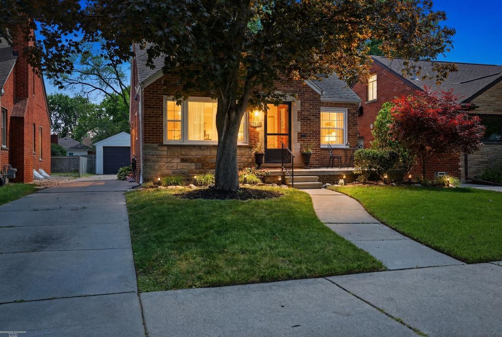 21144 Fleetwood Drive, Harper Woods, MI 48225