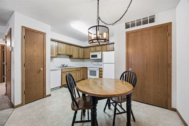 600 Colton Circle NE Unit 4, Cedar Rapids, IA 52402