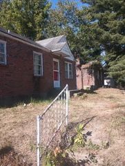 826 Walters Drive, Ferguson, MO 63135