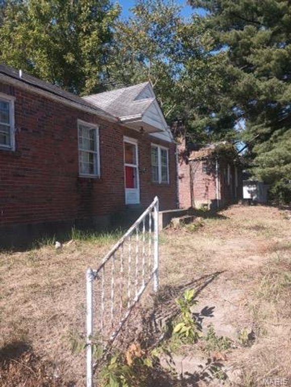 826 Walters Drive, Ferguson, MO 63135