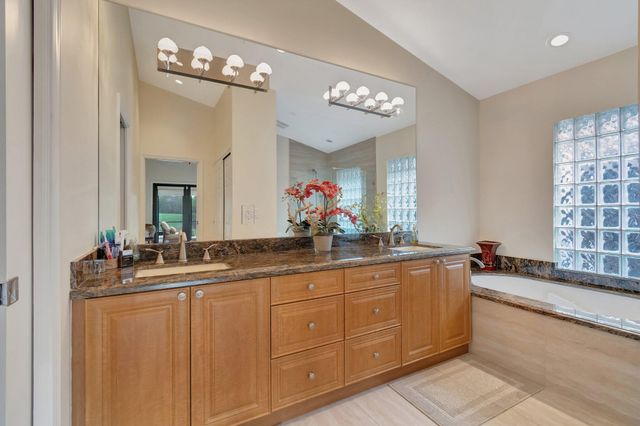 7724 Glendevon Lane, Delray Beach, FL 33446