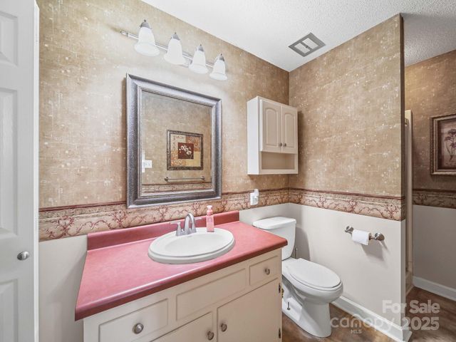 606 Brookgreen Drive, Dallas, NC 28034