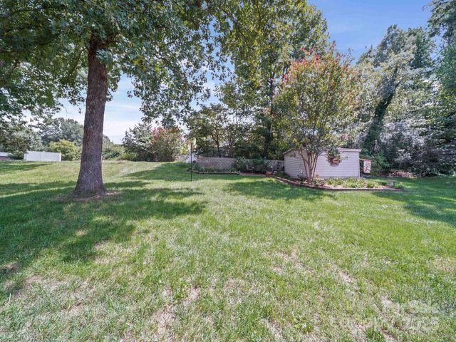 606 Brookgreen Drive, Dallas, NC 28034