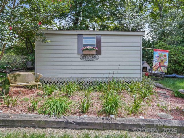 606 Brookgreen Drive, Dallas, NC 28034