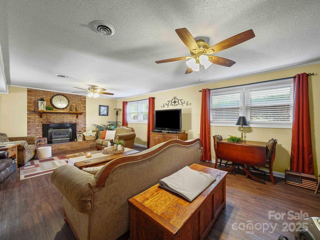 606 Brookgreen Drive, Dallas, NC 28034