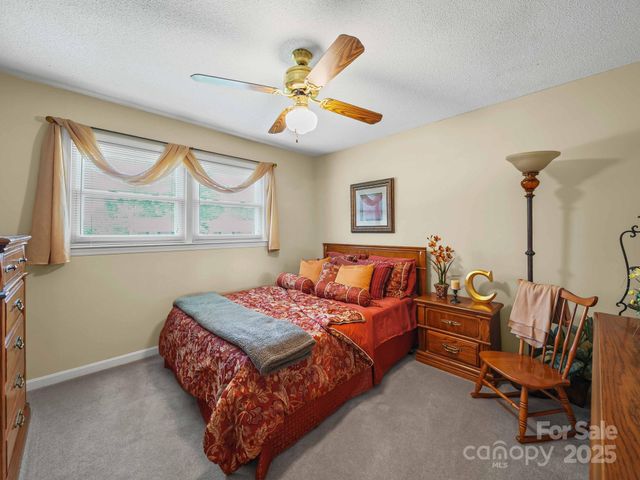 606 Brookgreen Drive, Dallas, NC 28034