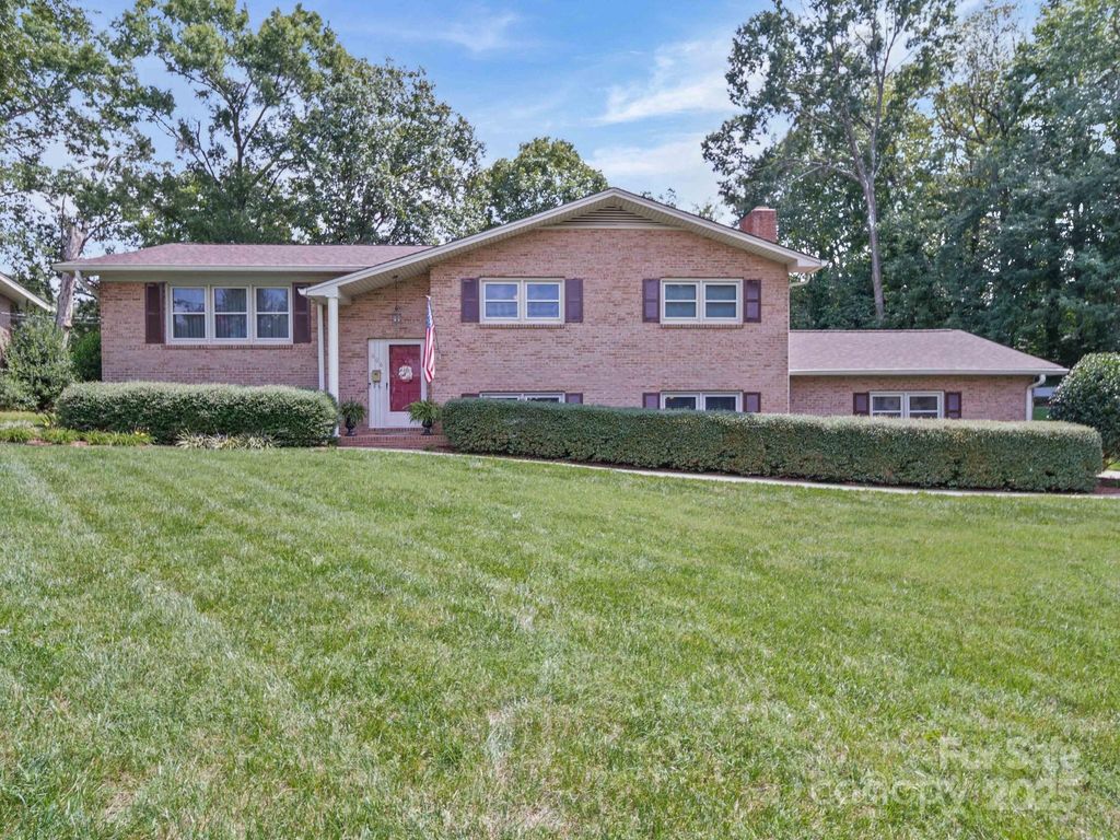 606 Brookgreen Drive, Dallas, NC 28034