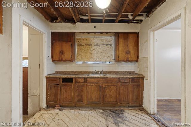 18034 Lesure Street, Detroit, MI 48235