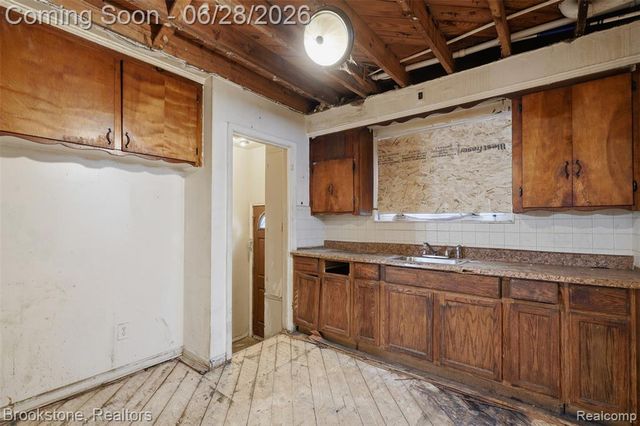 18034 Lesure Street, Detroit, MI 48235