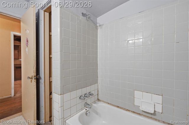 18034 Lesure Street, Detroit, MI 48235