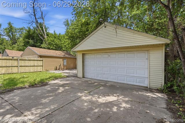 18034 Lesure Street, Detroit, MI 48235
