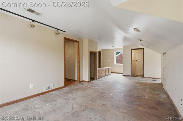 18034 Lesure Street, Detroit, MI 48235