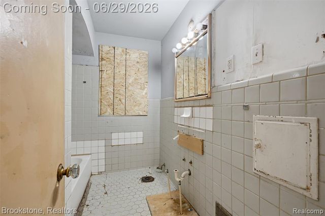 18034 Lesure Street, Detroit, MI 48235