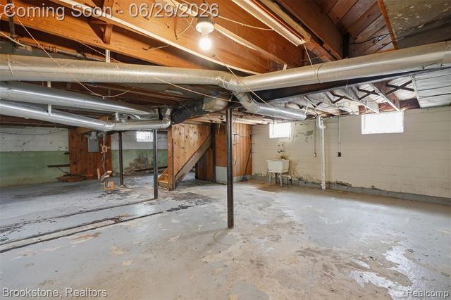 18034 Lesure Street, Detroit, MI 48235