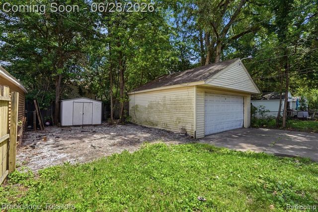 18034 Lesure Street, Detroit, MI 48235
