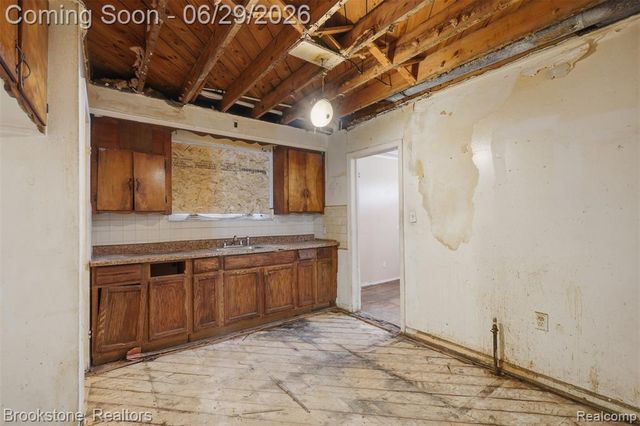 18034 Lesure Street, Detroit, MI 48235