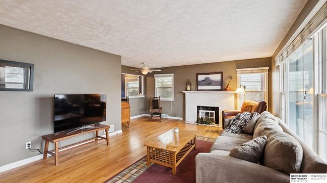 5438 Charles Street, Omaha, NE 68132