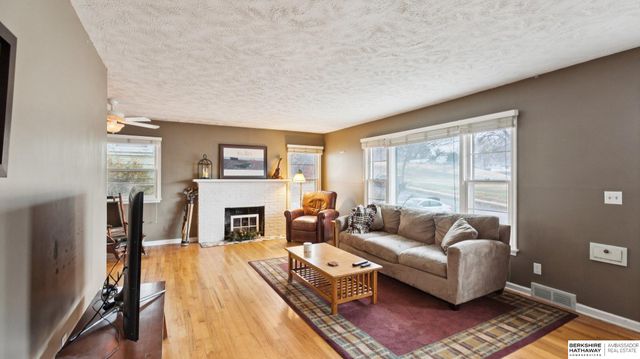 5438 Charles Street, Omaha, NE 68132