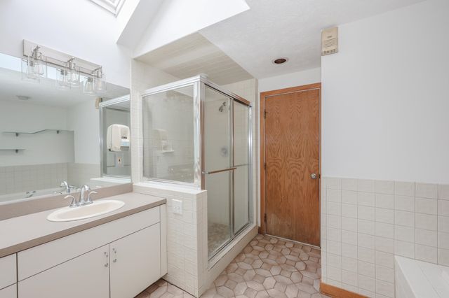 98 Dow Road, Hollis, NH 03049