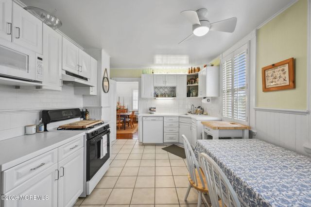 8 Riverdale Avenue, Monmouth Beach, NJ 07750