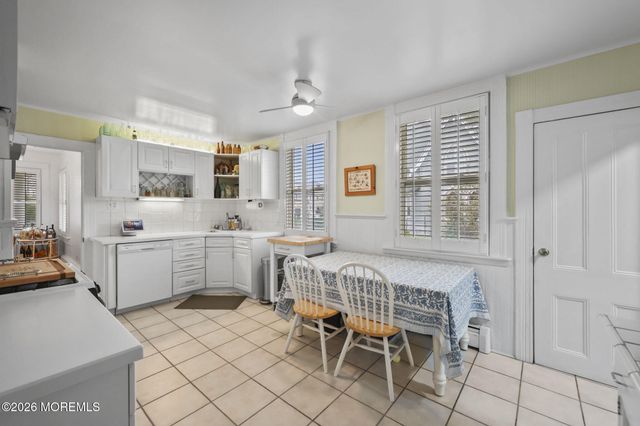 8 Riverdale Avenue, Monmouth Beach, NJ 07750