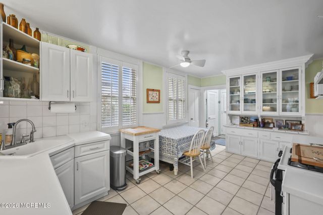 8 Riverdale Avenue, Monmouth Beach, NJ 07750