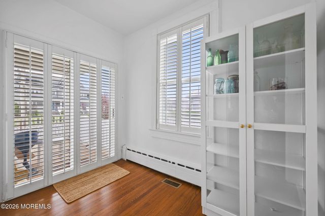 8 Riverdale Avenue, Monmouth Beach, NJ 07750