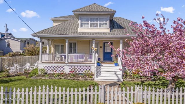 8 Riverdale Avenue, Monmouth Beach, NJ 07750