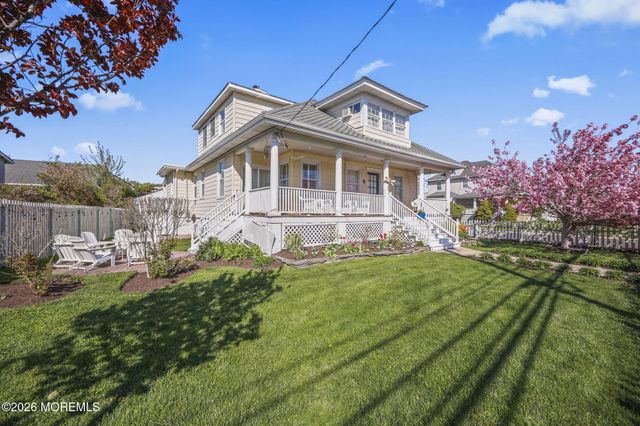 8 Riverdale Avenue, Monmouth Beach, NJ 07750