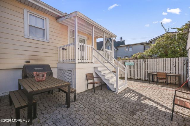 8 Riverdale Avenue, Monmouth Beach, NJ 07750