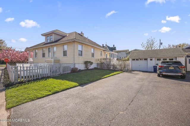 8 Riverdale Avenue, Monmouth Beach, NJ 07750