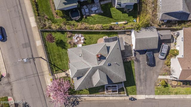 8 Riverdale Avenue, Monmouth Beach, NJ 07750