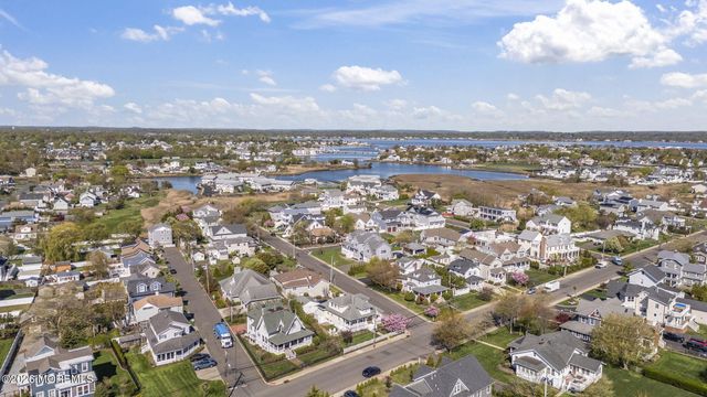 8 Riverdale Avenue, Monmouth Beach, NJ 07750