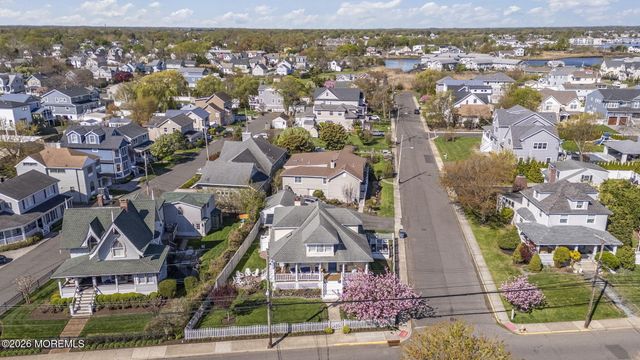 8 Riverdale Avenue, Monmouth Beach, NJ 07750