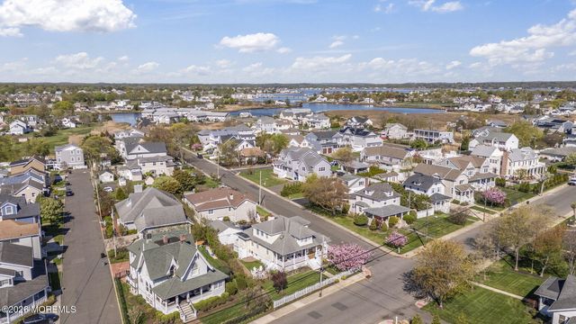 8 Riverdale Avenue, Monmouth Beach, NJ 07750