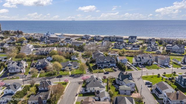 8 Riverdale Avenue, Monmouth Beach, NJ 07750