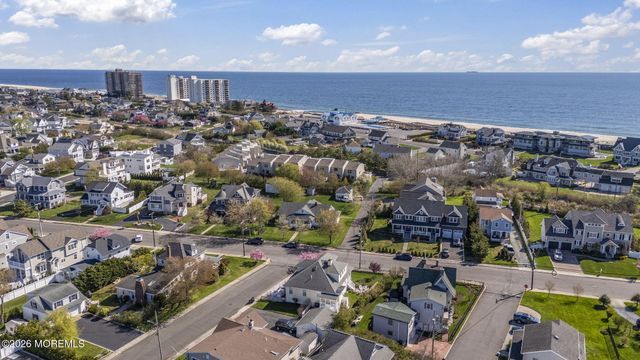 8 Riverdale Avenue, Monmouth Beach, NJ 07750